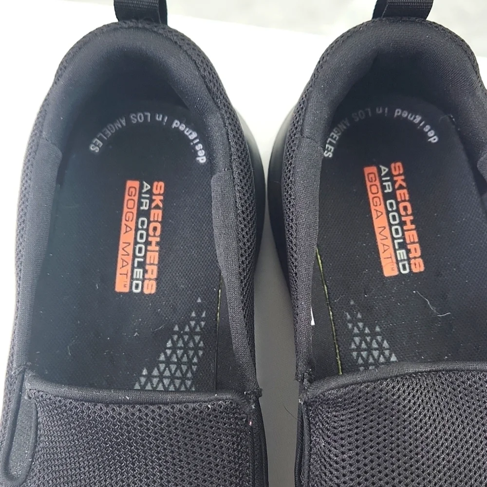Skechers Go Max Clinched-Athletic Mesh Double Gore Slip‎ on Walking Shoe